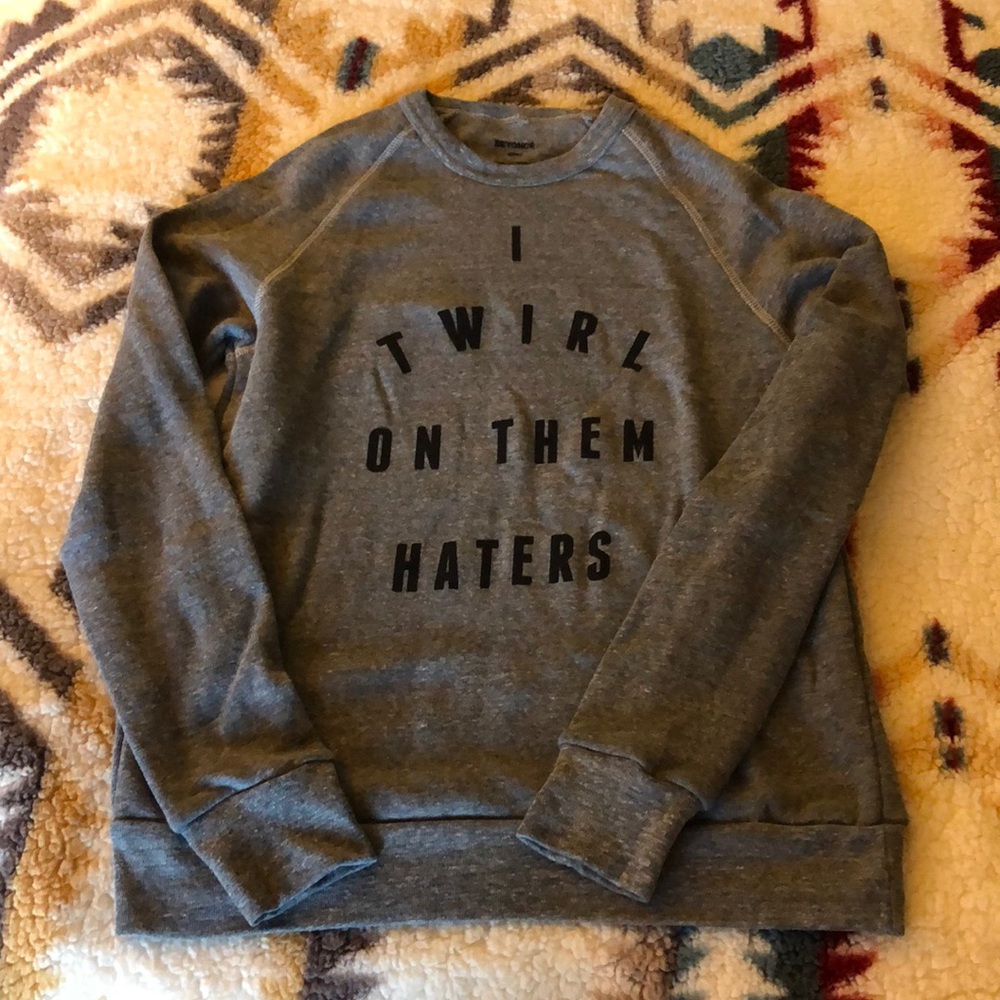 NWOT BEYONCÉ 🐝 crew neck sweater